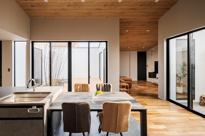 Stairwell~吹抜・中庭がある家~