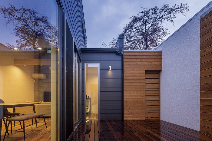 In town~街中に佇む家~